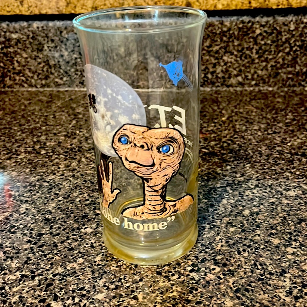 Vintage 1982 ET pizza 🍕 hut glass